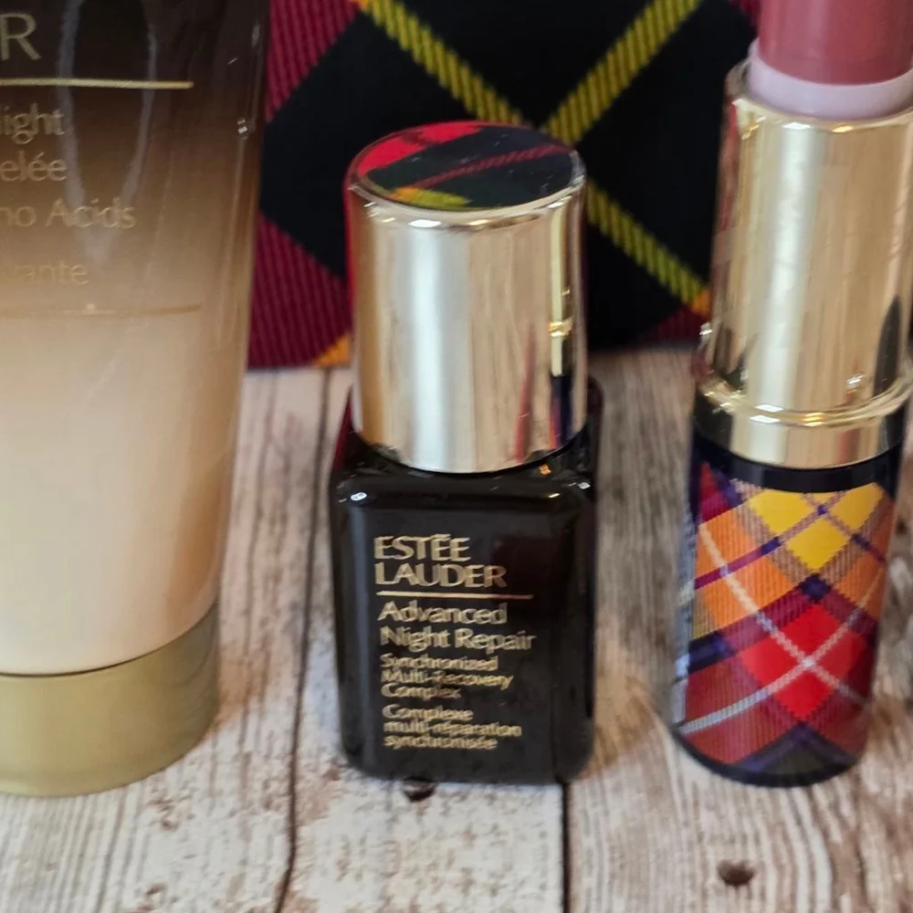 Women's Estée Lauder set of 6 travel size